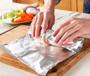 Wrapping-Food-in-Aluminum-Foil